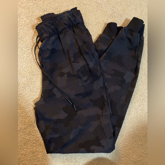 Lululemon stretch high rise, size 4. Heritage camo. Excellent condition. - Picture 2 of 2